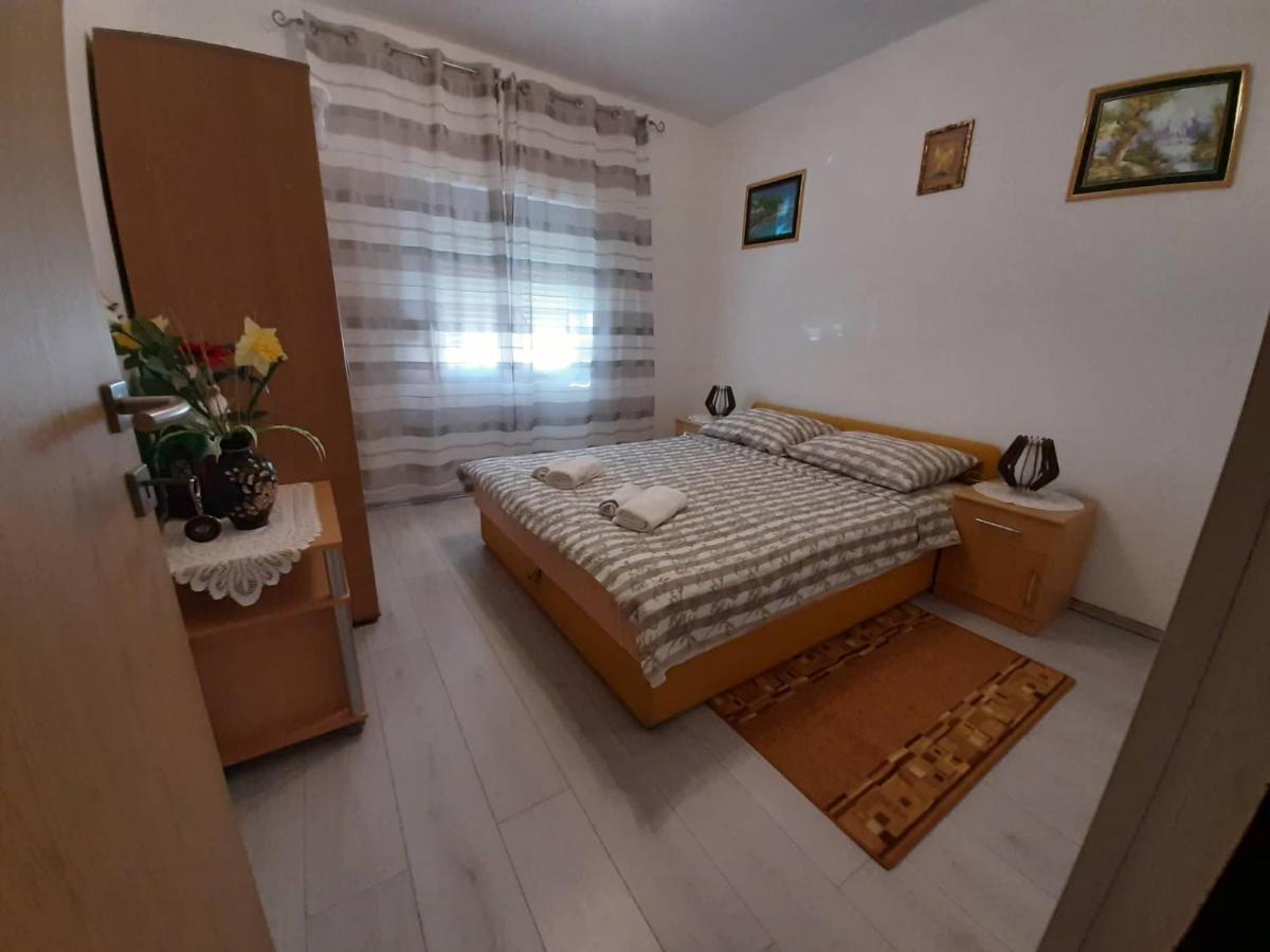 Hukic A2 And A1 Apartment Fazana Exterior photo