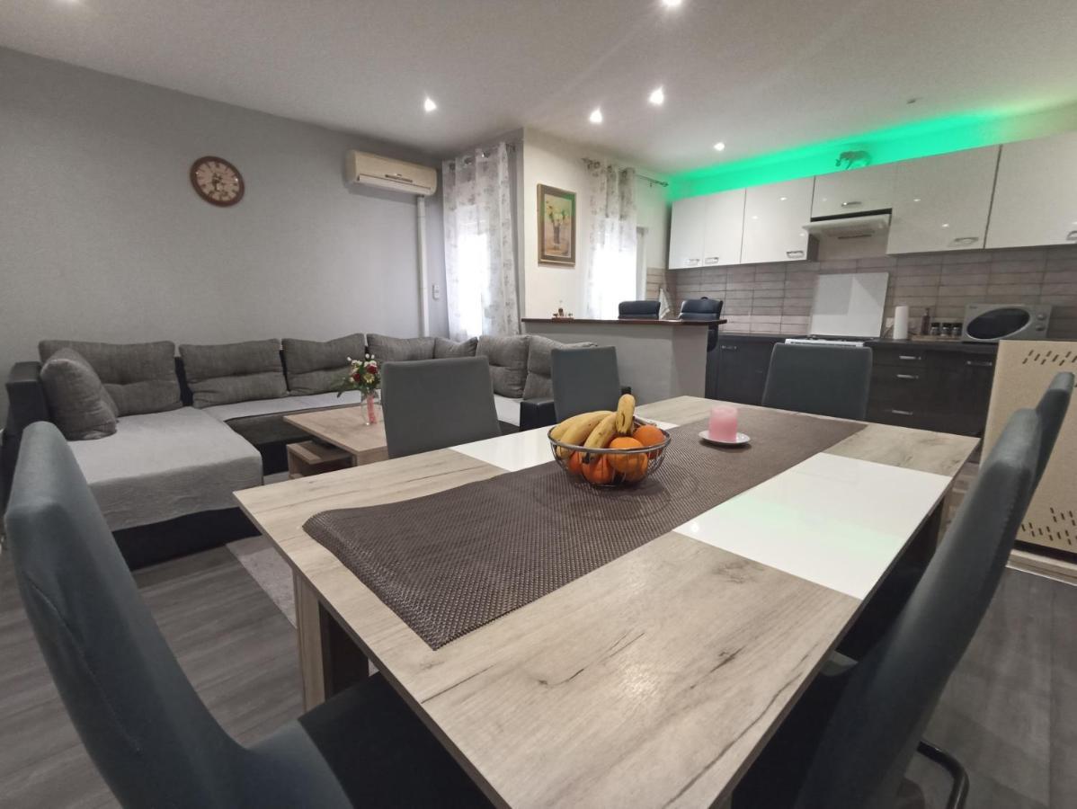 Hukic A2 And A1 Apartment Fazana Exterior photo