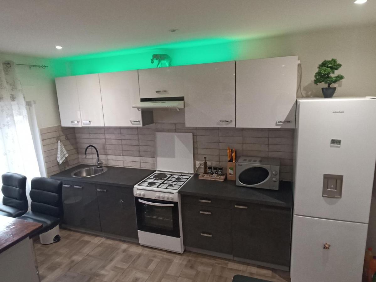 Hukic A2 And A1 Apartment Fazana Exterior photo