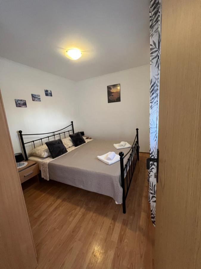 Hukic A2 And A1 Apartment Fazana Exterior photo